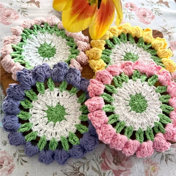NWT Handmade Crochet Tulip Coasters Set of 4 Cotton Flower Table Decor 6x6" - Picture 2 of 5